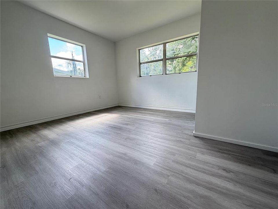 En Venta: $273,000 (4 camas, 2 baños, 1437 Pies cuadrados)