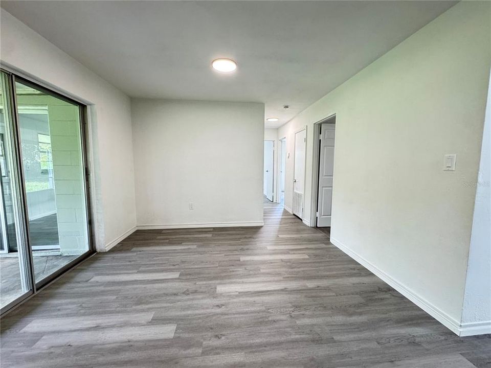 En Venta: $273,000 (4 camas, 2 baños, 1437 Pies cuadrados)