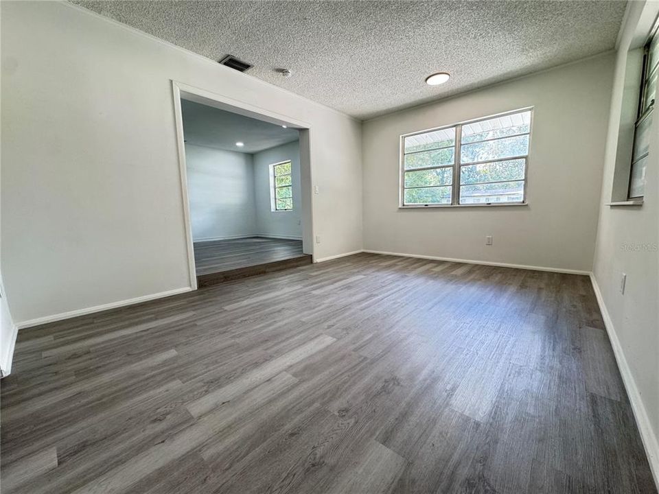 En Venta: $273,000 (4 camas, 2 baños, 1437 Pies cuadrados)