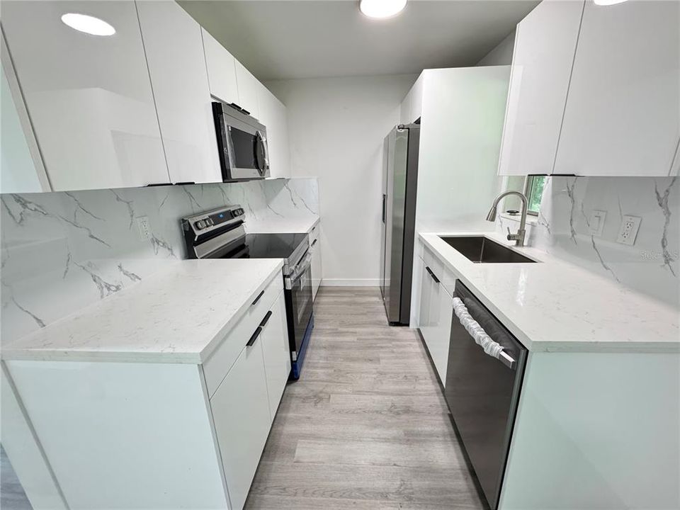 En Venta: $273,000 (4 camas, 2 baños, 1437 Pies cuadrados)