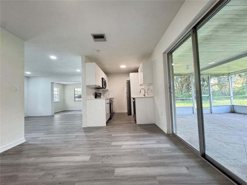 En Venta: $273,000 (4 camas, 2 baños, 1437 Pies cuadrados)