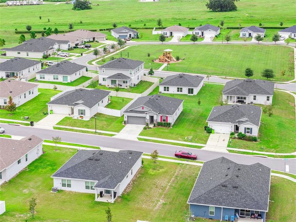 На продажу: $349,900 (4 спален, 2 ванн, 1696 Квадратных фут)