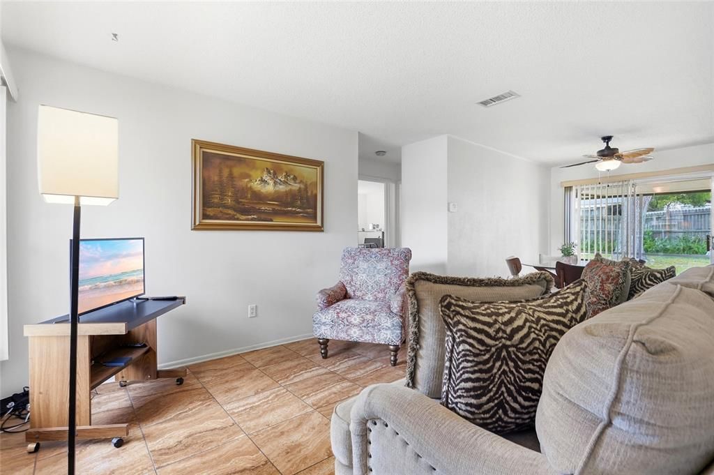 For Sale: $349,900 (3 beds, 1 baths, 1000 Square Feet)