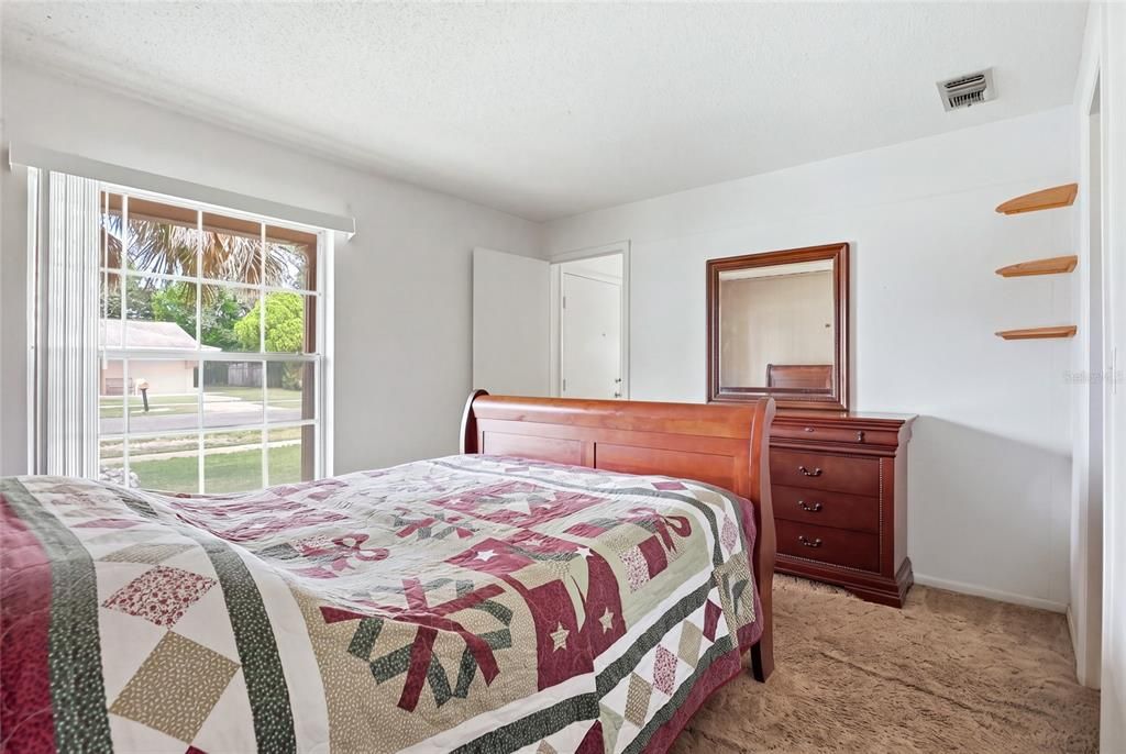 For Sale: $349,900 (3 beds, 1 baths, 1000 Square Feet)