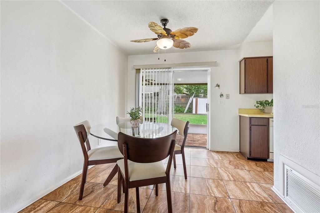 For Sale: $349,900 (3 beds, 1 baths, 1000 Square Feet)