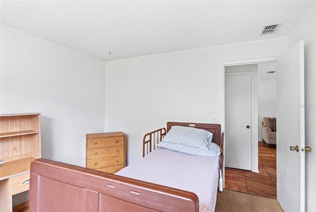 For Sale: $349,900 (3 beds, 1 baths, 1000 Square Feet)