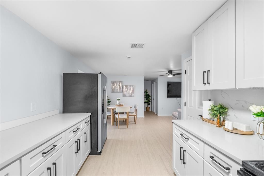 En Venta: $330,000 (3 camas, 2 baños, 1388 Pies cuadrados)