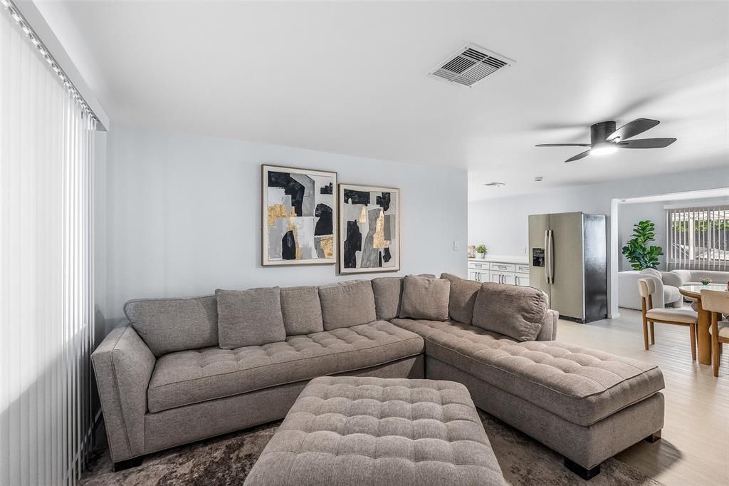En Venta: $330,000 (3 camas, 2 baños, 1388 Pies cuadrados)