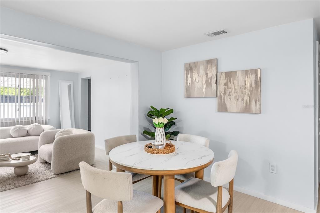 En Venta: $330,000 (3 camas, 2 baños, 1388 Pies cuadrados)