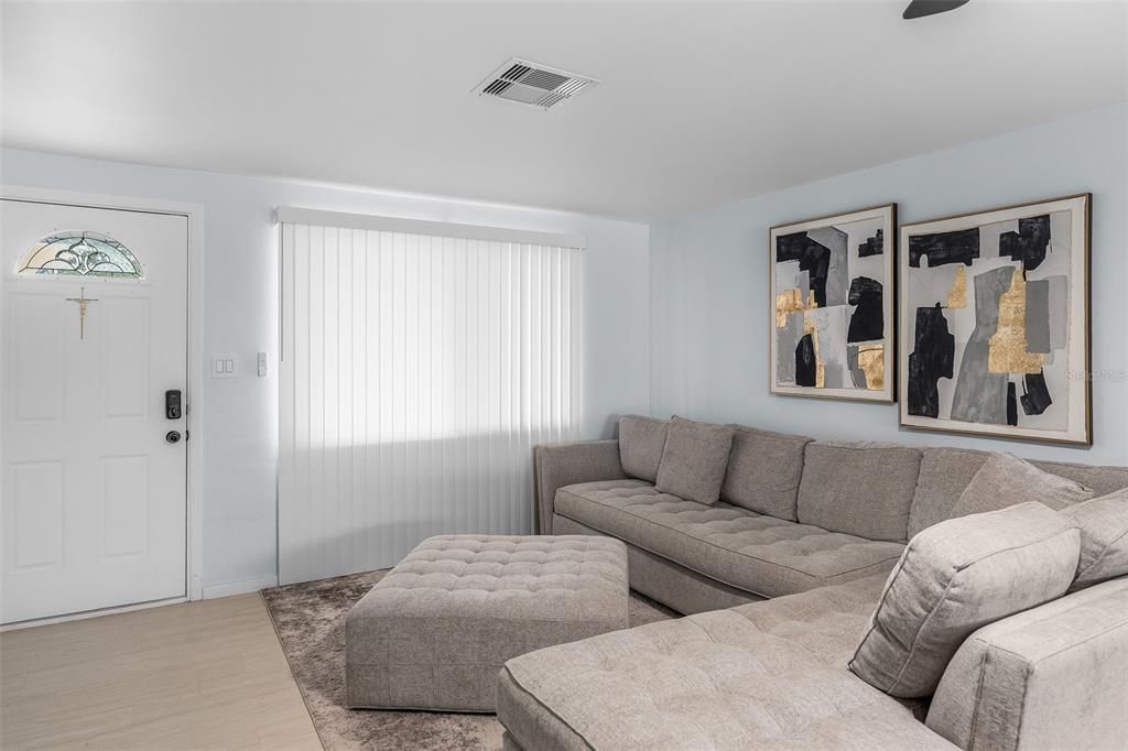 En Venta: $330,000 (3 camas, 2 baños, 1388 Pies cuadrados)