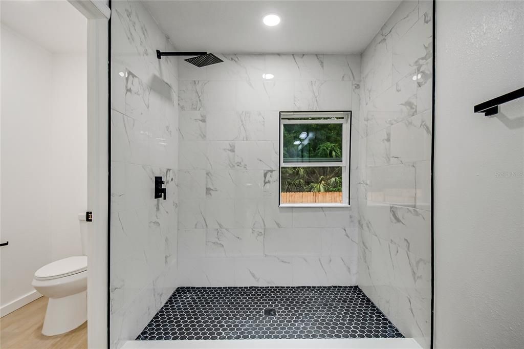 Activo con contrato: $285,000 (4 camas, 2 baños, 1560 Pies cuadrados)