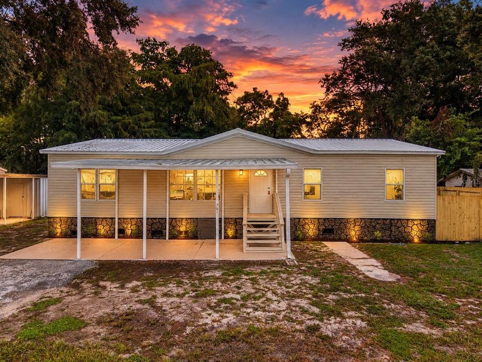 Activo con contrato: $285,000 (4 camas, 2 baños, 1560 Pies cuadrados)