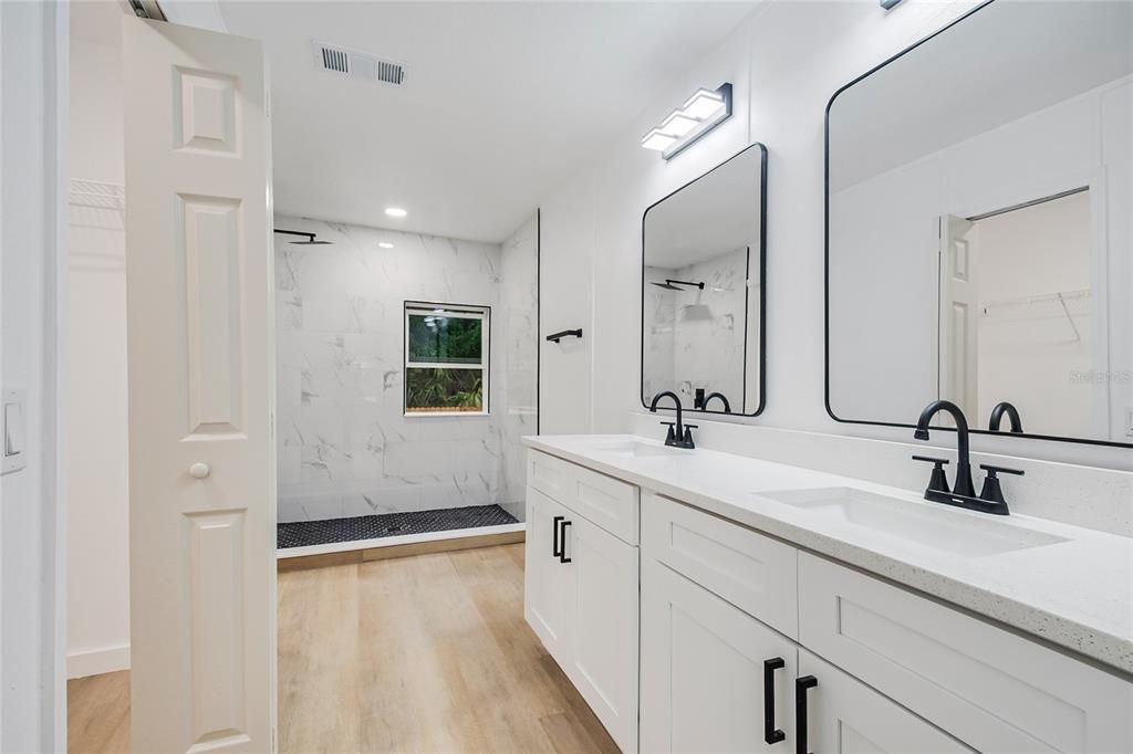 Activo con contrato: $285,000 (4 camas, 2 baños, 1560 Pies cuadrados)