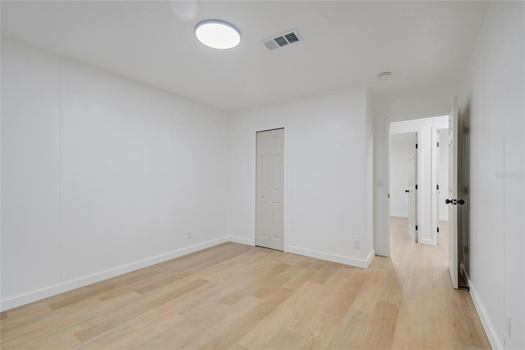 Activo con contrato: $285,000 (4 camas, 2 baños, 1560 Pies cuadrados)