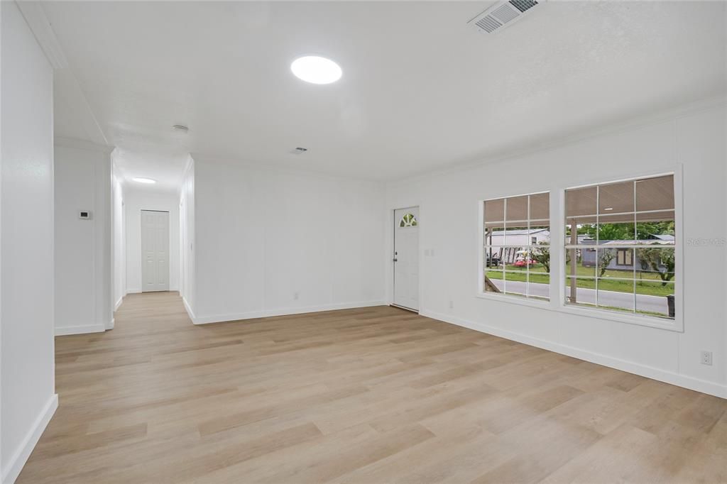 Activo con contrato: $285,000 (4 camas, 2 baños, 1560 Pies cuadrados)