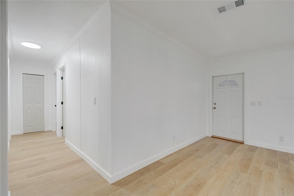 Activo con contrato: $285,000 (4 camas, 2 baños, 1560 Pies cuadrados)