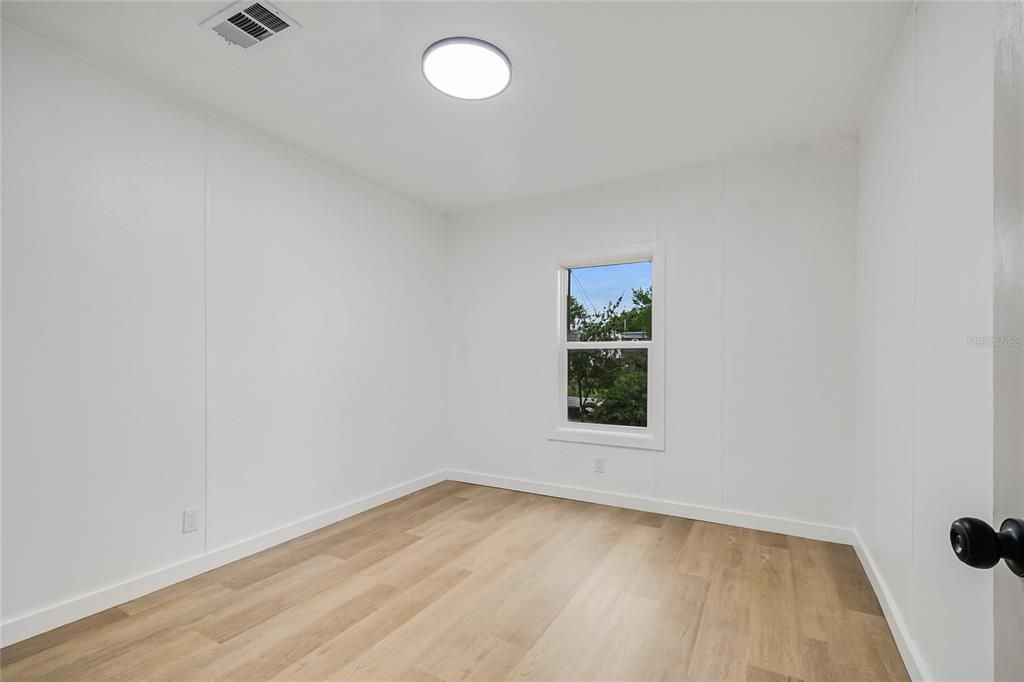 Activo con contrato: $285,000 (4 camas, 2 baños, 1560 Pies cuadrados)