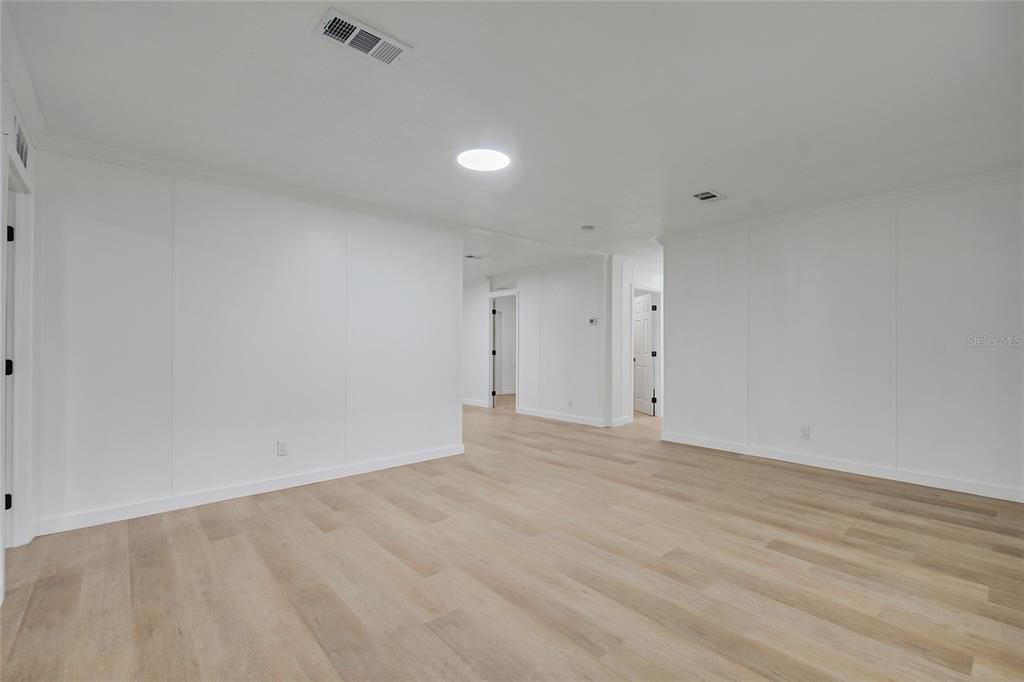 Activo con contrato: $285,000 (4 camas, 2 baños, 1560 Pies cuadrados)