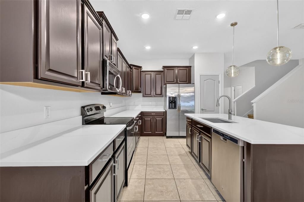 На продажу: $449,999 (4 спален, 3 ванн, 2369 Квадратных фут)
