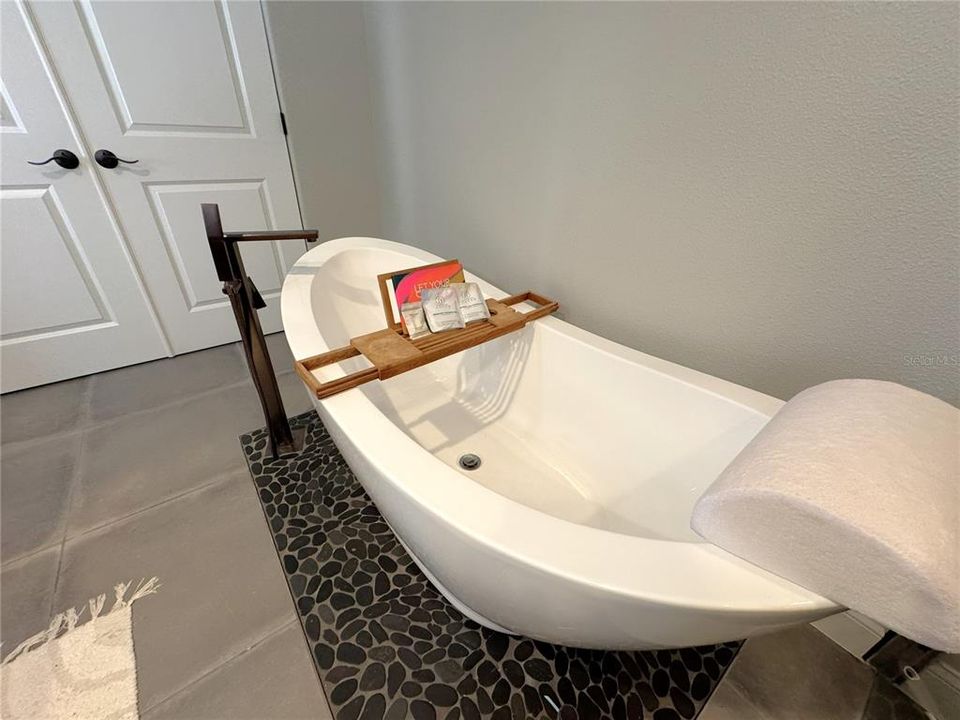 For Rent: $4,500 (3 beds, 2 baths, 1704 Square Feet)