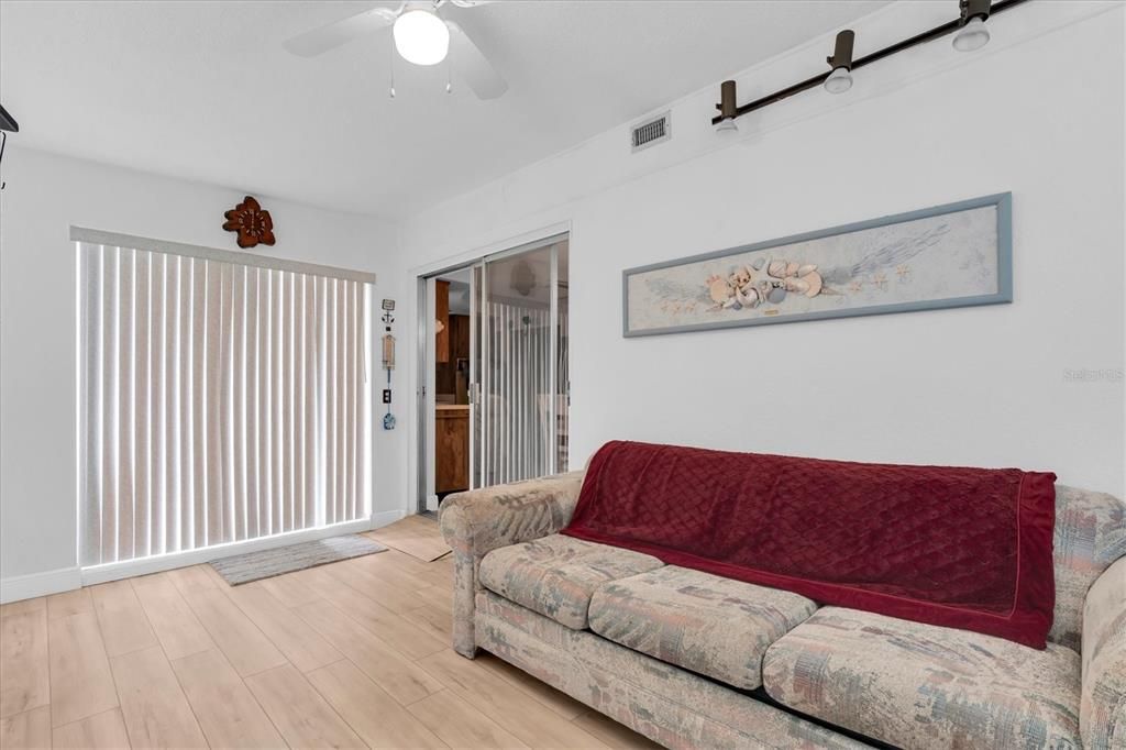 En Venta: $219,000 (2 camas, 1 baños, 1064 Pies cuadrados)