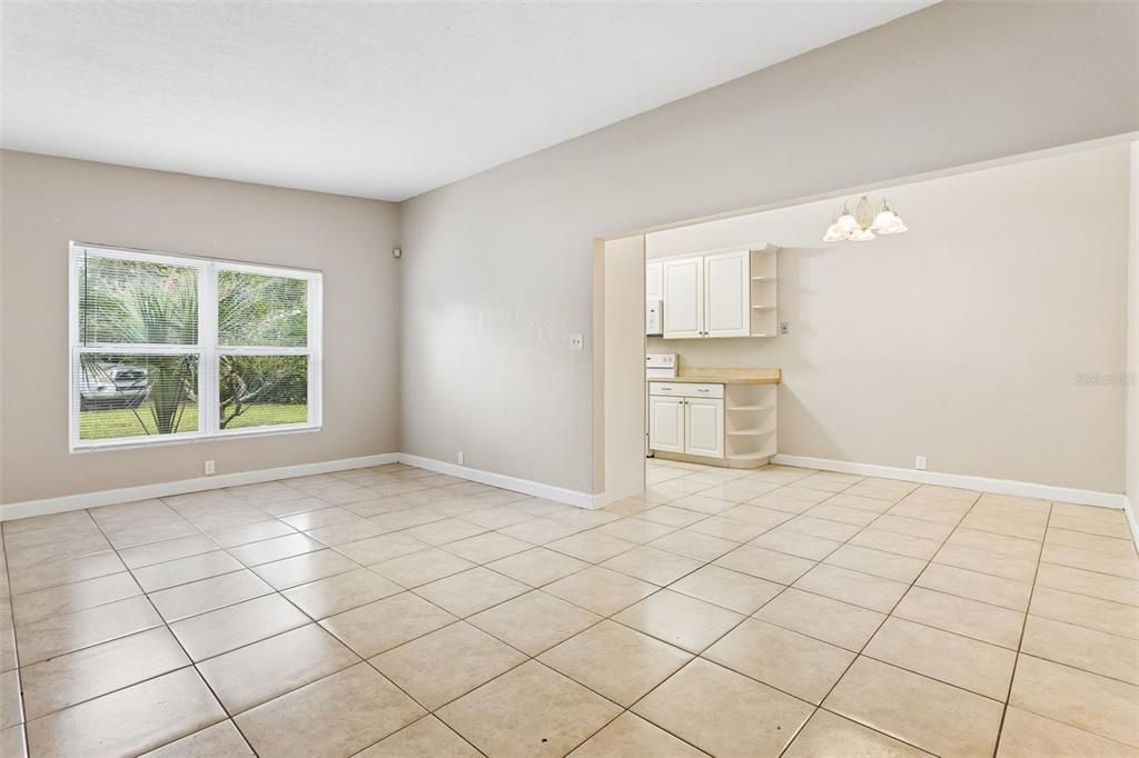 For Rent: $1,700 (2 beds, 1 baths, 1095 Square Feet)