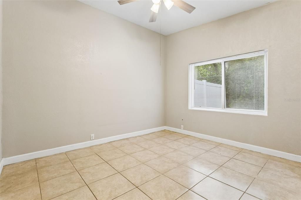 For Rent: $1,700 (2 beds, 1 baths, 1095 Square Feet)