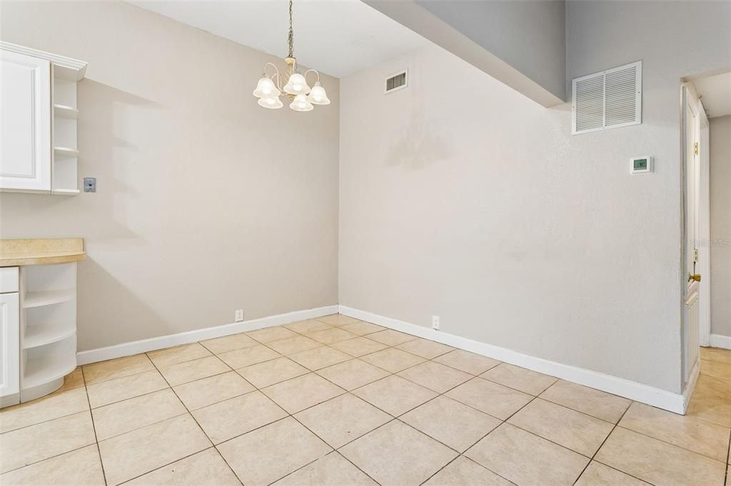 For Rent: $1,700 (2 beds, 1 baths, 1095 Square Feet)