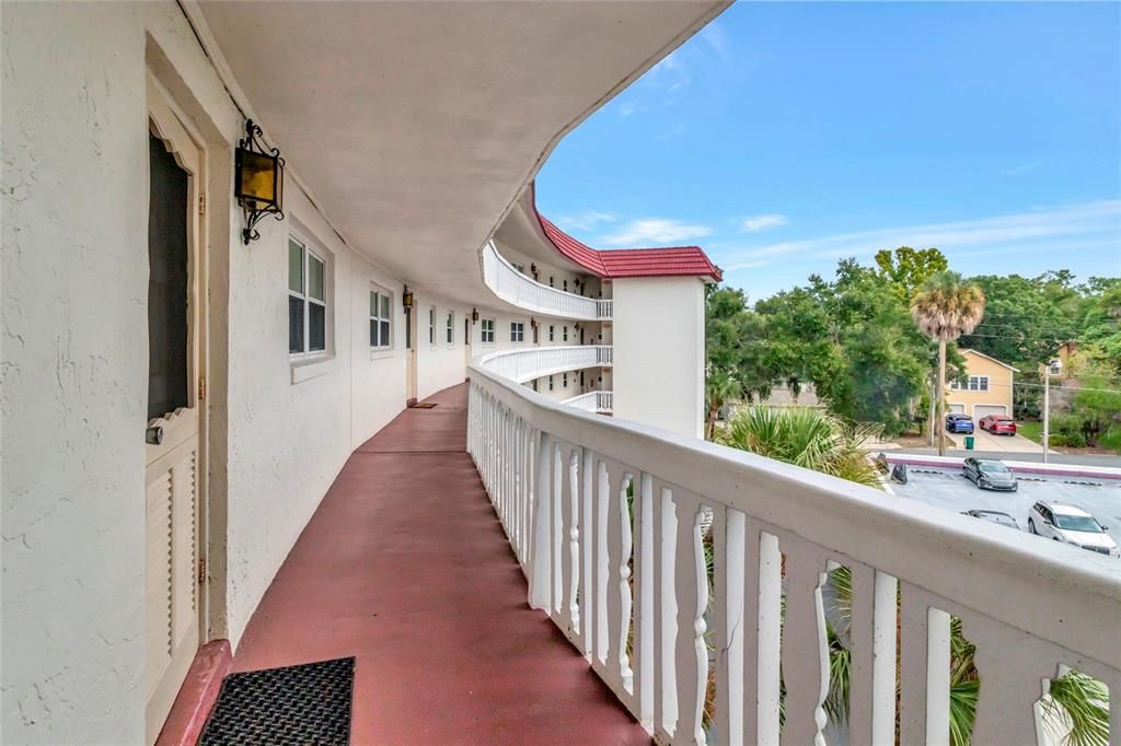 En Venta: $399,000 (3 camas, 3 baños, 1628 Pies cuadrados)