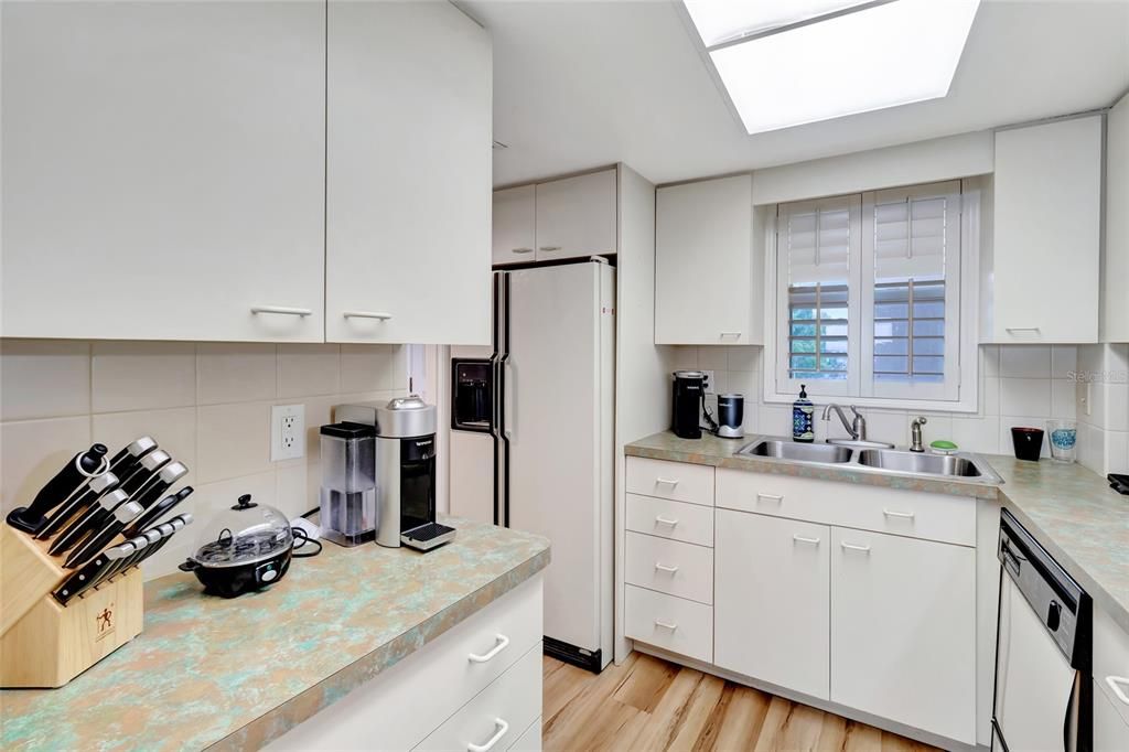 En Venta: $399,000 (3 camas, 3 baños, 1628 Pies cuadrados)