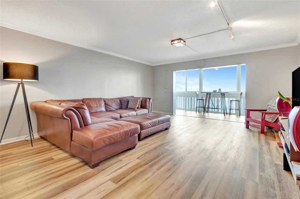 En Venta: $399,000 (3 camas, 3 baños, 1628 Pies cuadrados)