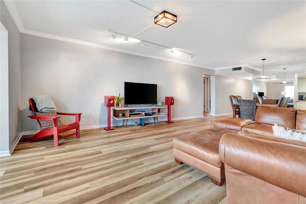 En Venta: $399,000 (3 camas, 3 baños, 1628 Pies cuadrados)