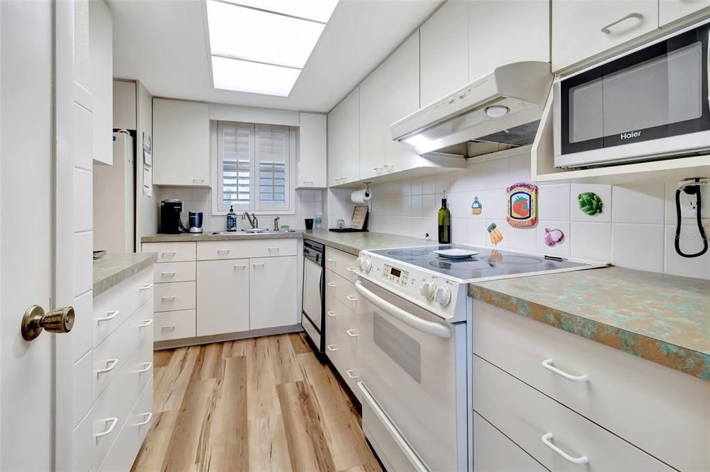 En Venta: $399,000 (3 camas, 3 baños, 1628 Pies cuadrados)