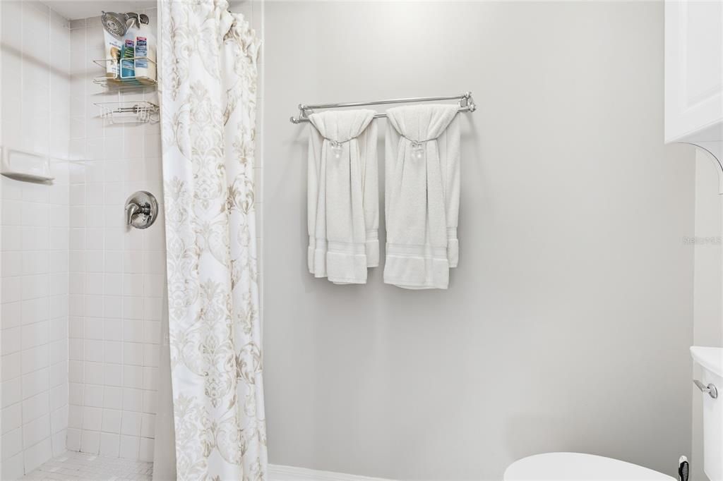 For Sale: $165,000 (2 beds, 2 baths, 1042 Square Feet)