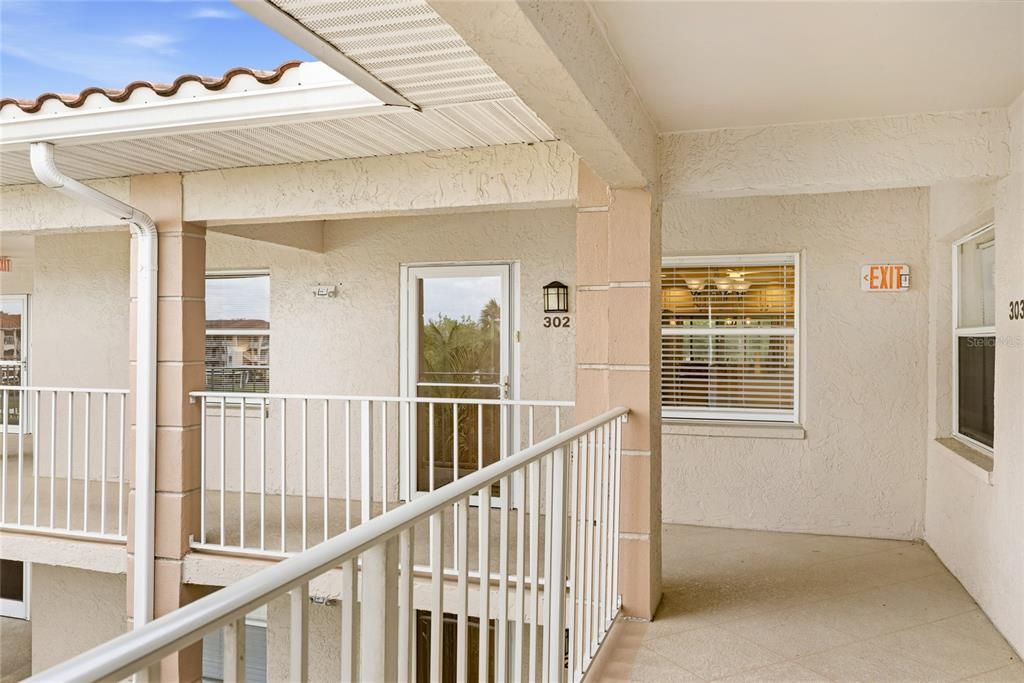 For Sale: $165,000 (2 beds, 2 baths, 1042 Square Feet)