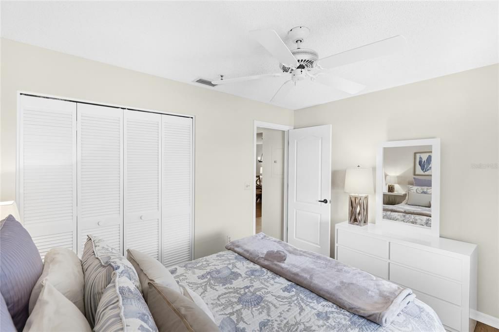 For Sale: $165,000 (2 beds, 2 baths, 1042 Square Feet)