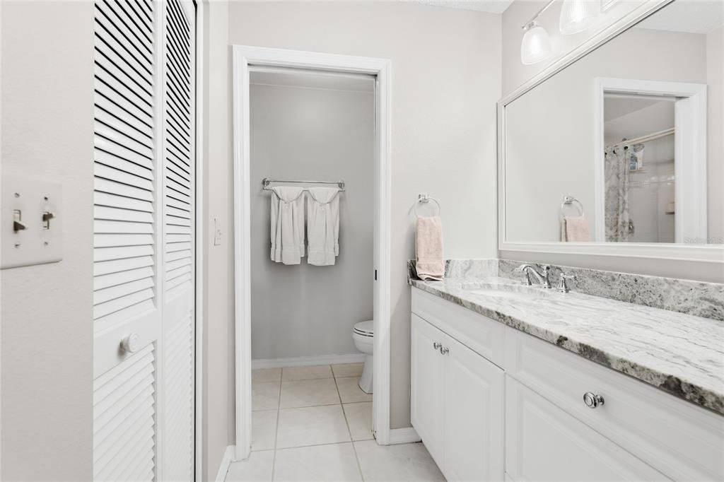 For Sale: $165,000 (2 beds, 2 baths, 1042 Square Feet)