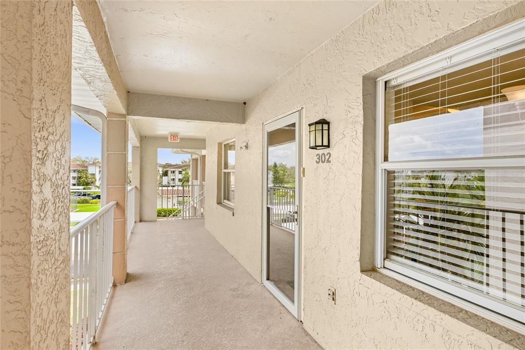 For Sale: $165,000 (2 beds, 2 baths, 1042 Square Feet)