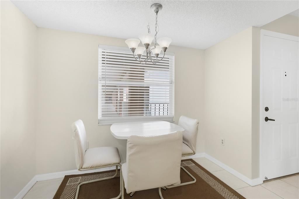For Sale: $165,000 (2 beds, 2 baths, 1042 Square Feet)