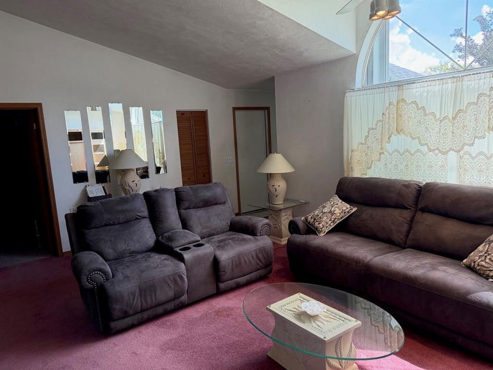 En Venta: $335,000 (3 camas, 2 baños, 1640 Pies cuadrados)