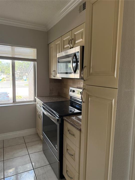 For Sale: $146,000 (2 beds, 1 baths, 1074 Square Feet)