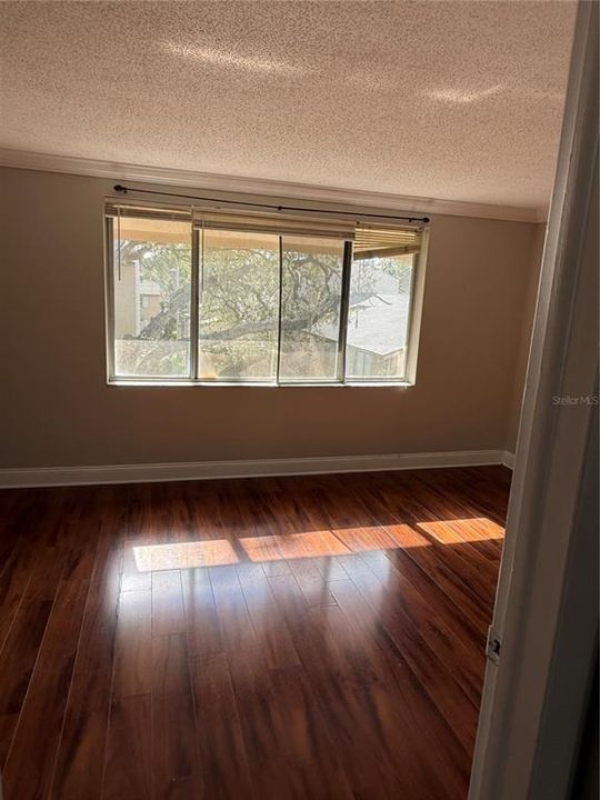 For Sale: $146,000 (2 beds, 1 baths, 1074 Square Feet)