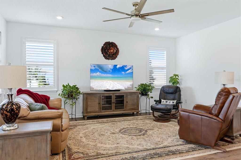 For Sale: $575,000 (2 beds, 2 baths, 1917 Square Feet)