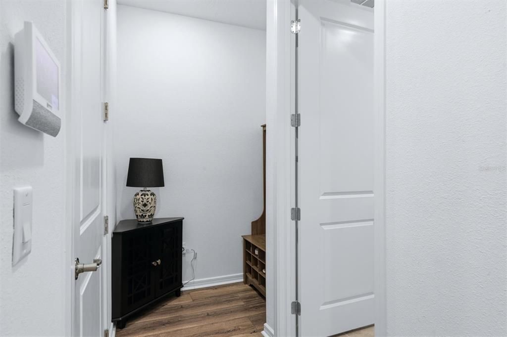For Sale: $575,000 (2 beds, 2 baths, 1917 Square Feet)