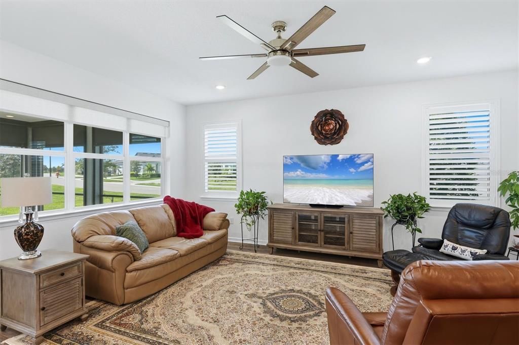 For Sale: $575,000 (2 beds, 2 baths, 1917 Square Feet)