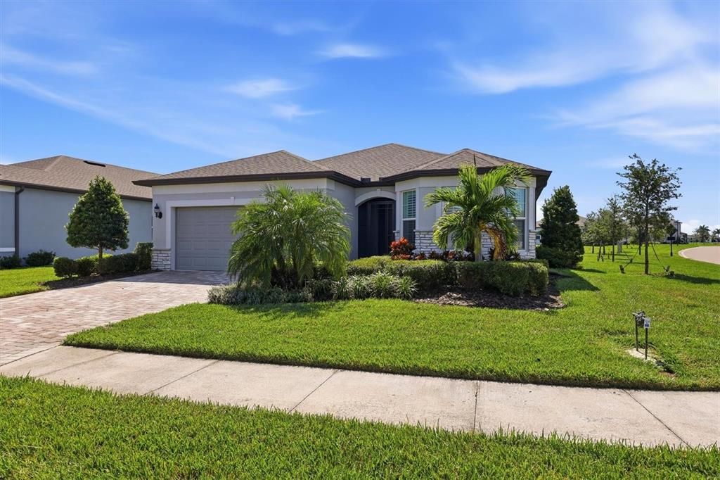 For Sale: $575,000 (2 beds, 2 baths, 1917 Square Feet)
