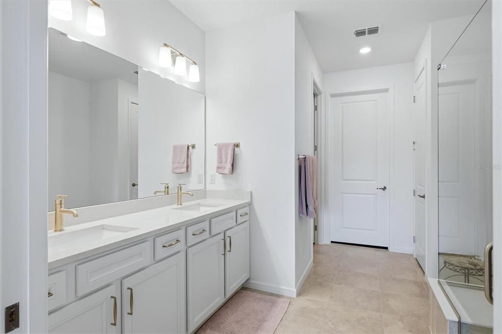 For Sale: $575,000 (2 beds, 2 baths, 1917 Square Feet)