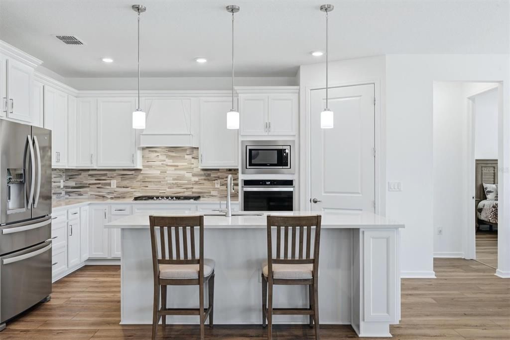For Sale: $575,000 (2 beds, 2 baths, 1917 Square Feet)
