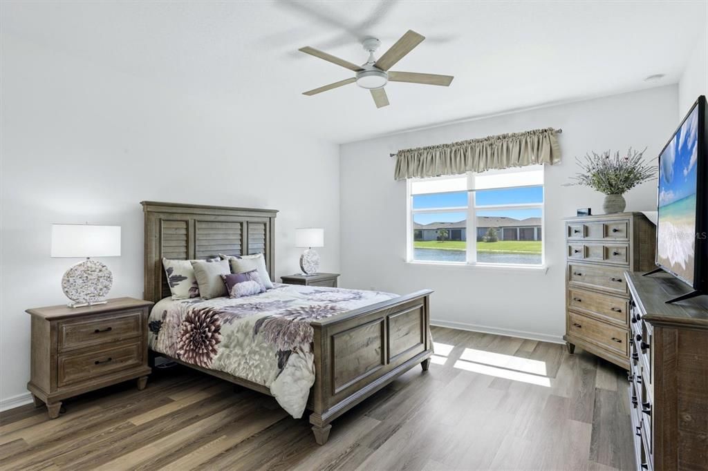For Sale: $575,000 (2 beds, 2 baths, 1917 Square Feet)