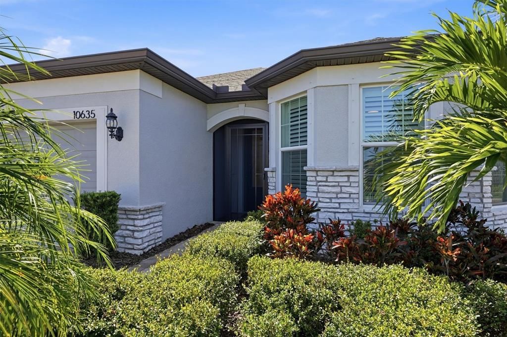 For Sale: $575,000 (2 beds, 2 baths, 1917 Square Feet)